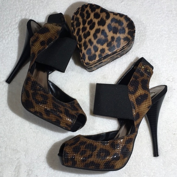 Simply Vera Vera Wang Leopard 🐆 Stilettos size 7 - Picture 1 of 10